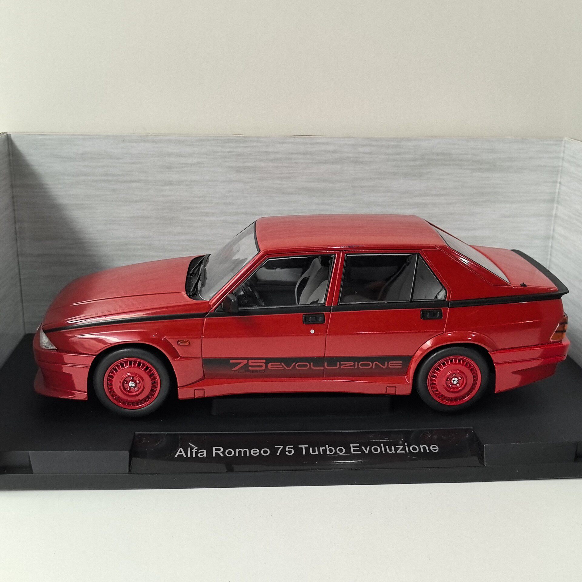 Modelo de Auto de Aleación a E - Model Kit Alfa Romeo reseña y precio
