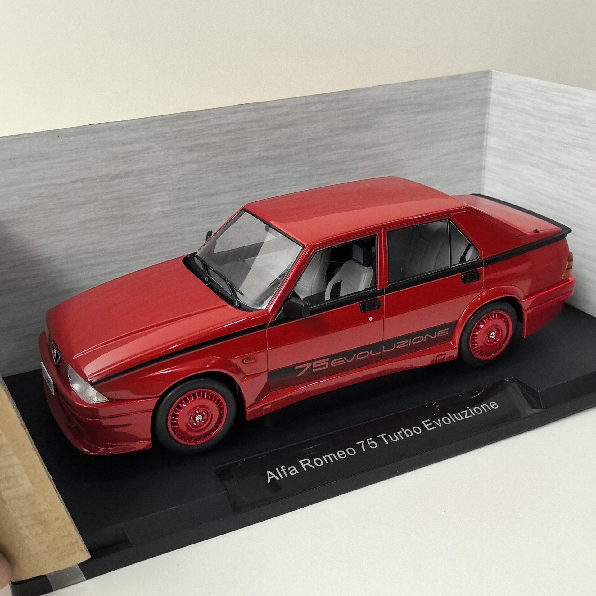Modelo de Auto de Aleación a E - Model Kit Alfa Romeo reseña y precio