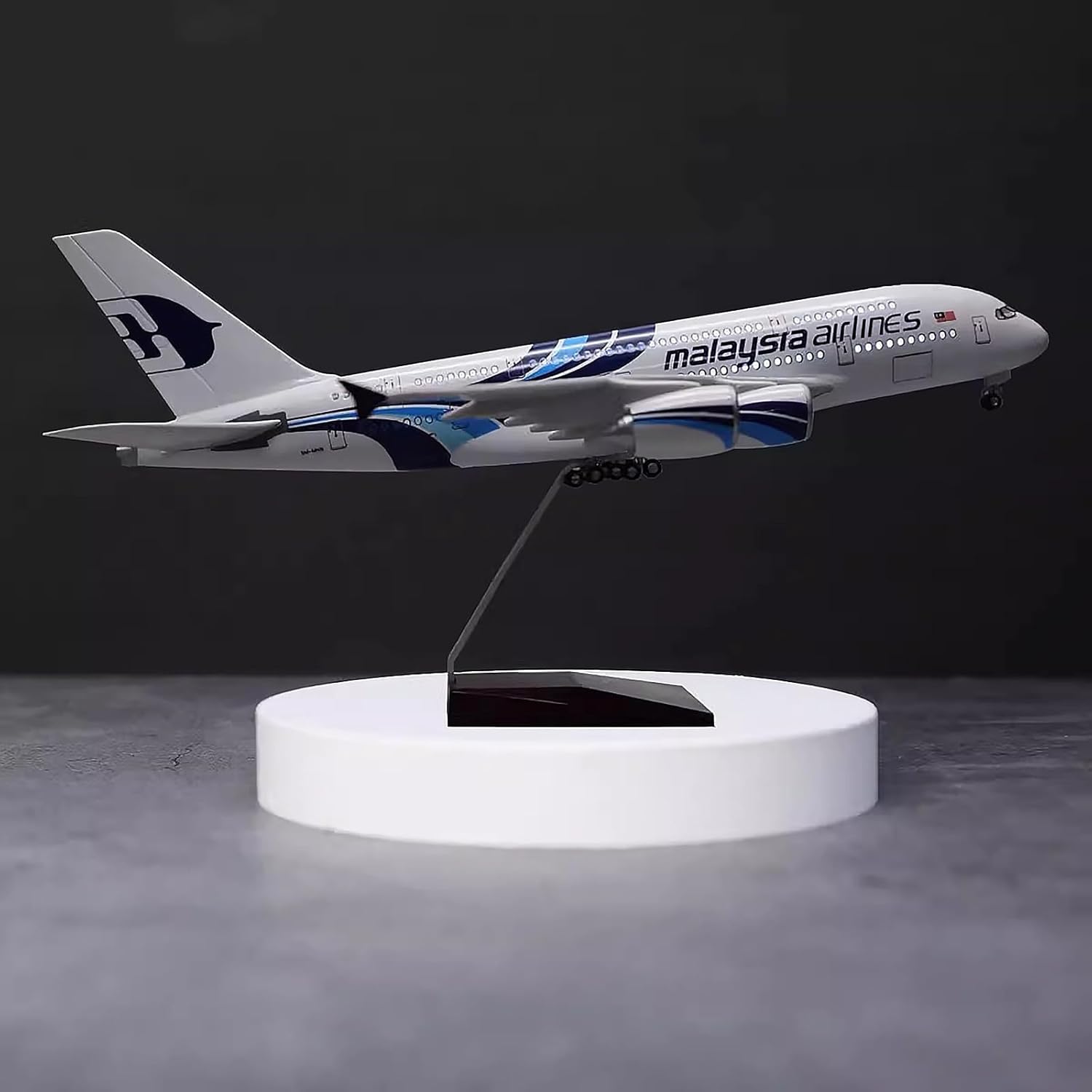 Escala 1:160 Malaysia Airlines - Model Kit Simulator reseña y precio